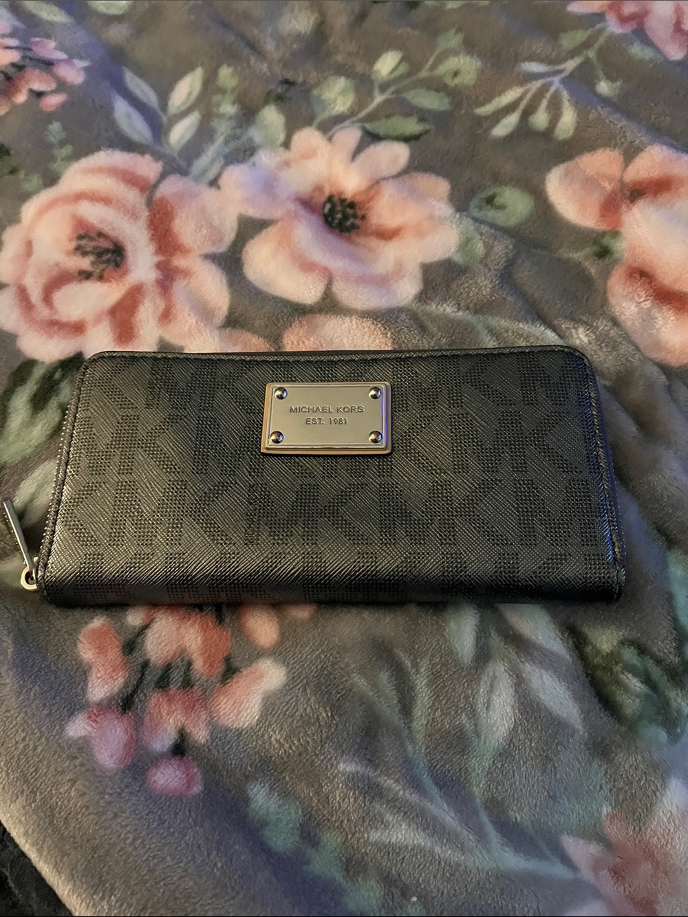 Michael Kors Black MK Logo Zip-Around Wallet with Gold Plaque - Picture 1 of 5